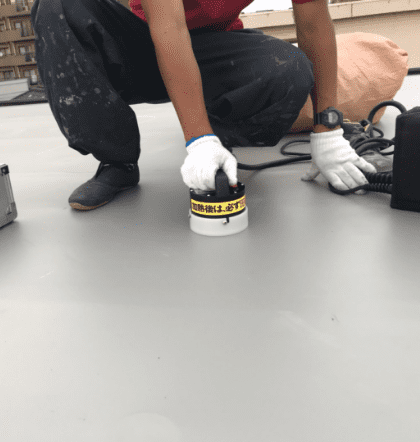 誘導加熱装置で接合する作業